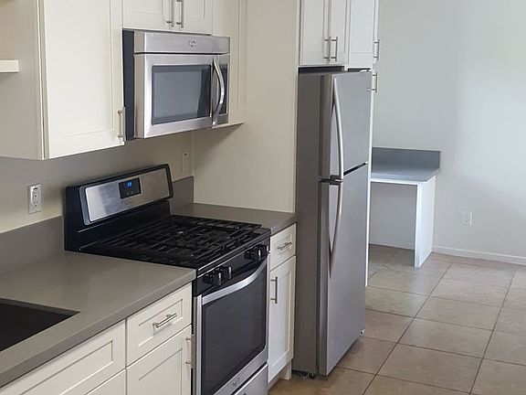 3rd image of 5615 Carpinteria Ave APT 202