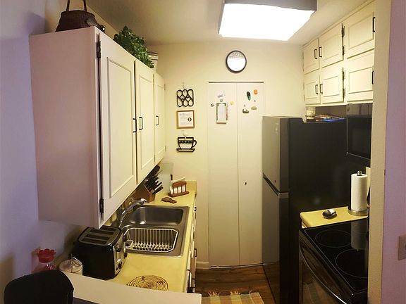 2nd image of 3201 Emerson St APT 202