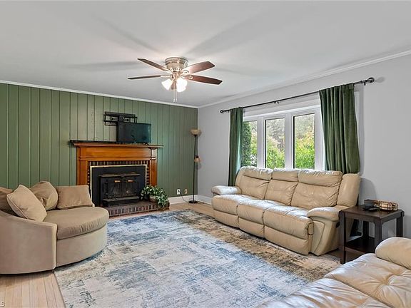 5th image of 388 Eldora Rd