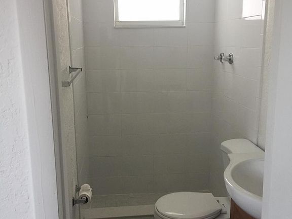 5th image of 195 Gardenia St APT 6