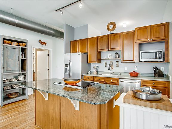 5th image of 220 Roslyn St APT 709