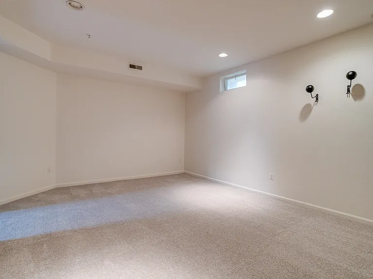 103 Buttonwood Ct — Photo 56
