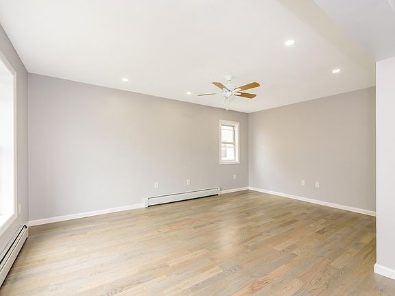 2nd image of 160 E Chester St