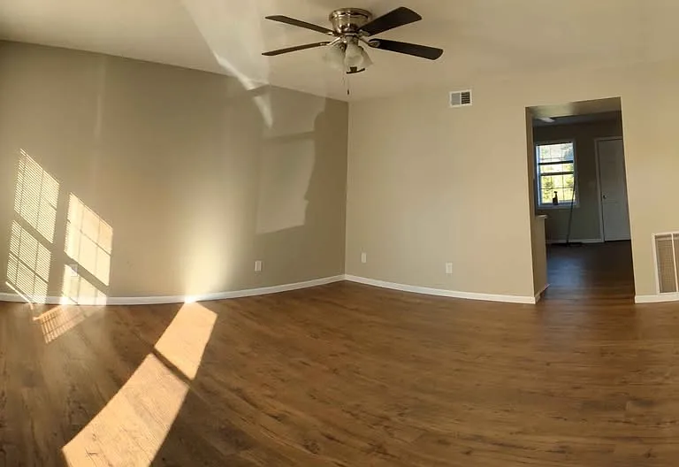 624 Lakeview Dr #C — Photo 3