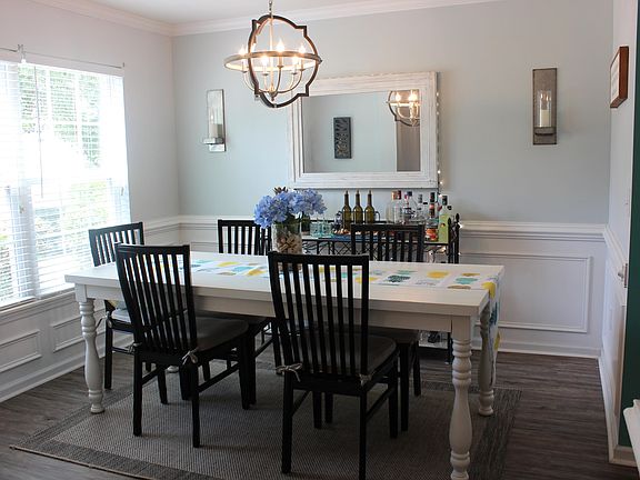 2nd image of 304 Ashford Cir