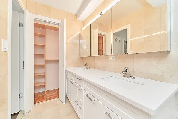 Rented by Living New York | media 32