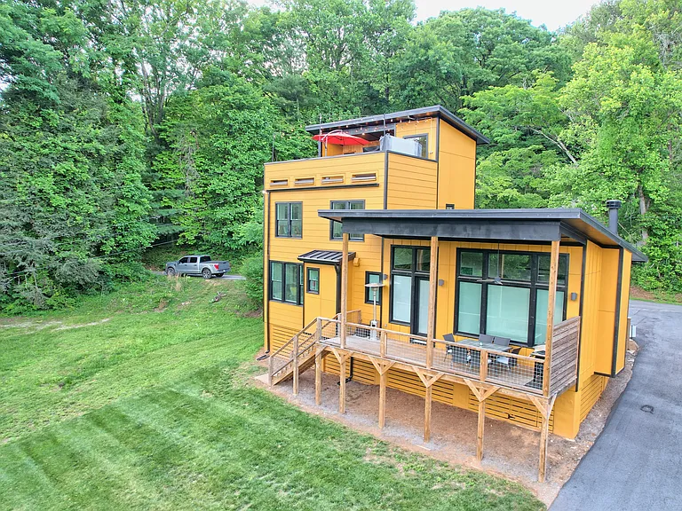 122 Cannon St — Photo 1