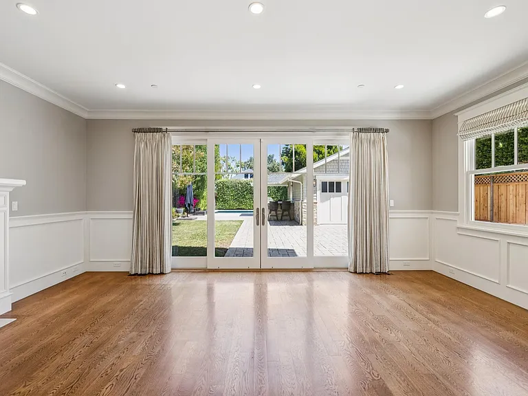 1517 Howard Ave — Photo 23