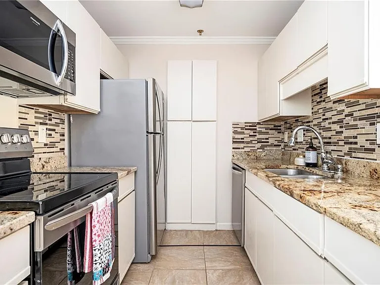 3203 Lenox Rd NE #28 — Photo 13