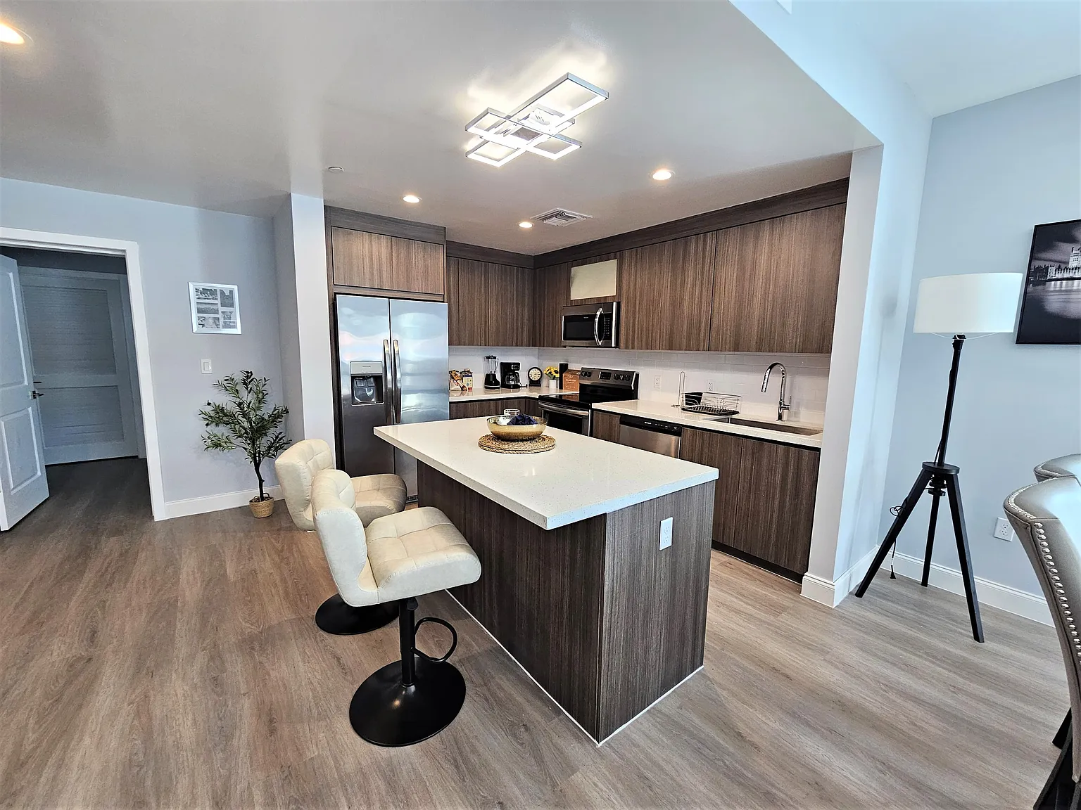 2 bed, 1170 sqft, $3,000 — Photo 2