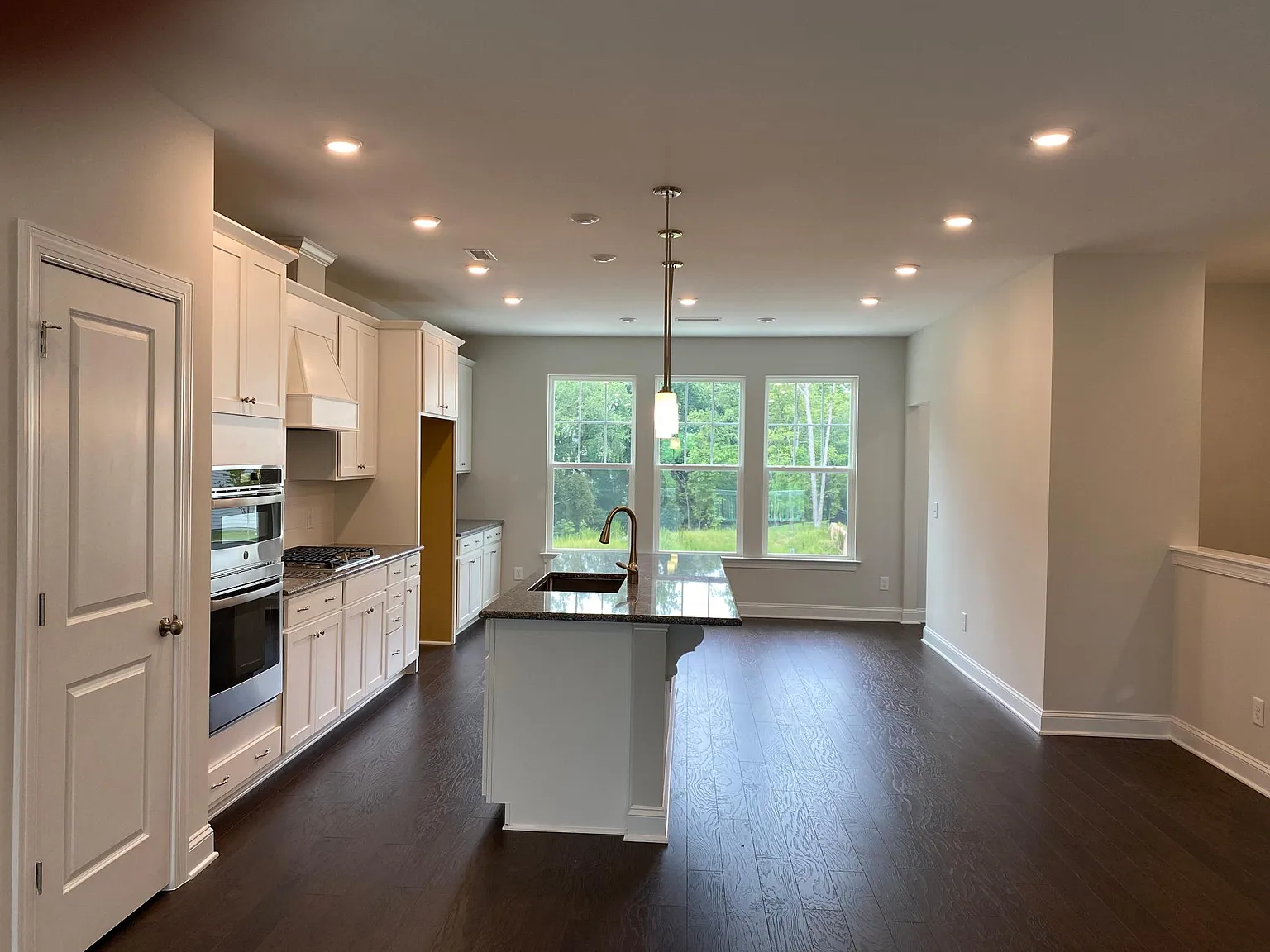 4 bed, 3.5 bath, 2375 sqft, $2,350 — Photo 4