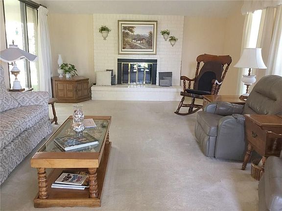 5th image of 7423 Oakmore Dr
