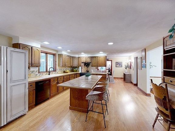 4th image of 29 Storeybrook Dr