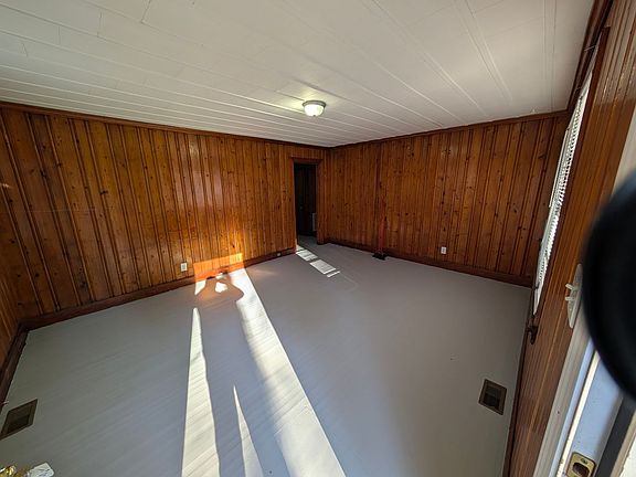 2nd image of 906 College Cir N