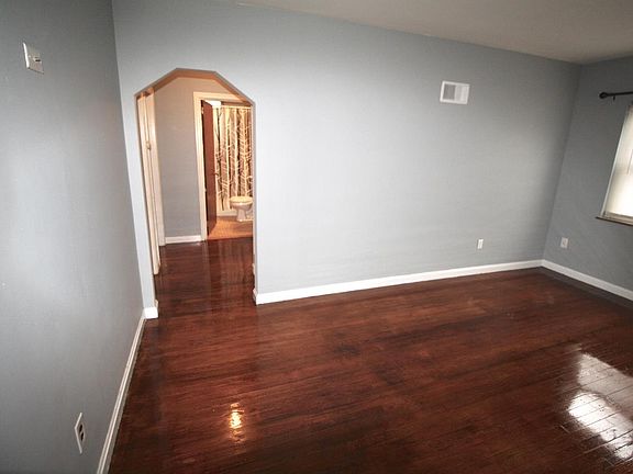 2nd image of 229 Harvey Ct