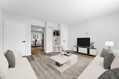 2718 Center St #D Photo 1