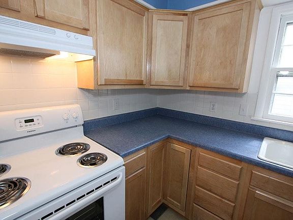 4th image of 104 S Springer St #B