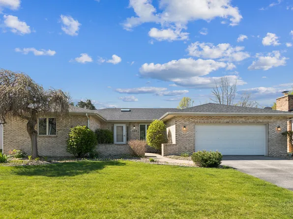 206 Milburn Ave, Crete, IL 60417