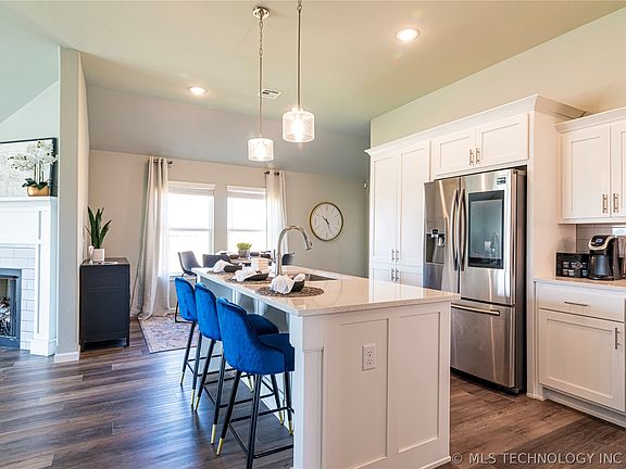 5th image of 15203 E 40th Pl S