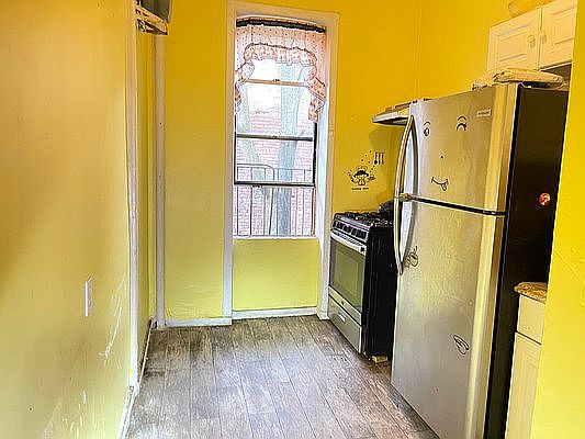 3rd image of 2263 2nd Ave APT 3