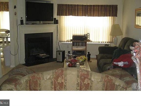 2nd image of 42 Tattersall Dr