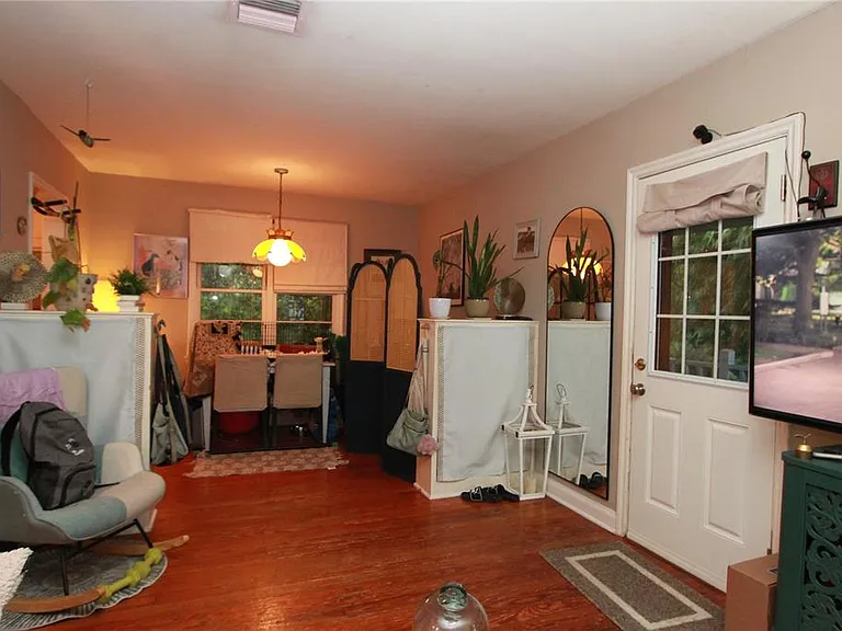 415 E Gore St — Photo 6
