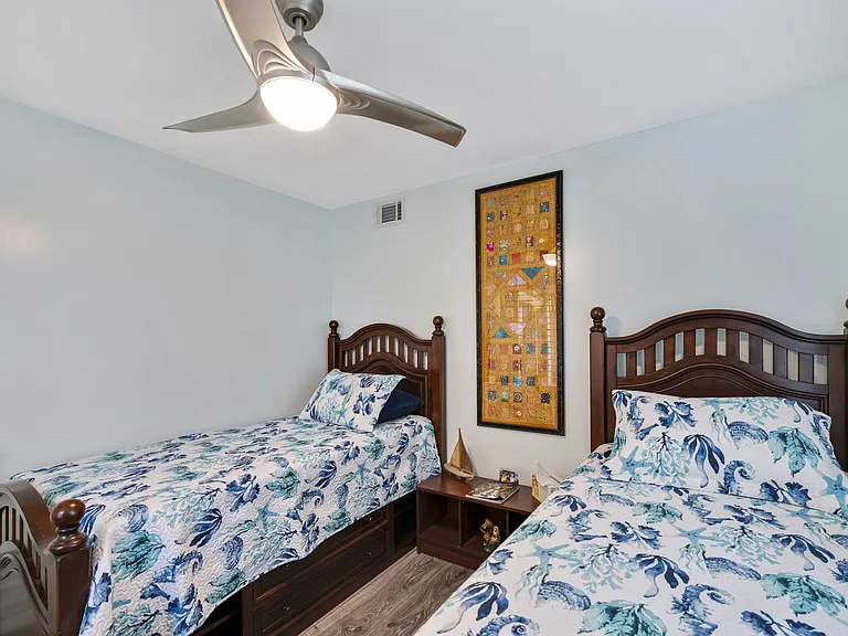 3rd bedroom has 2x twin beds