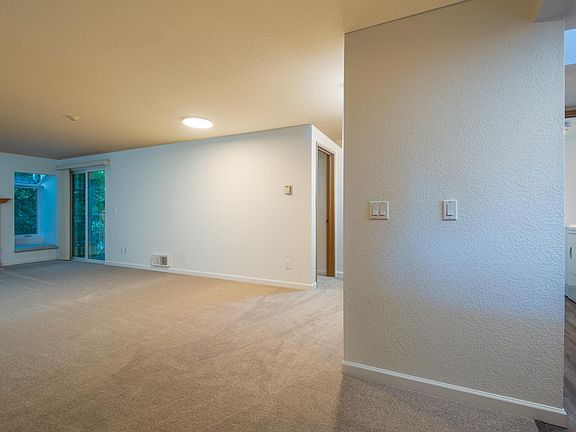4th image of 7386 W Lake Sammamish Pkwy NE #2302