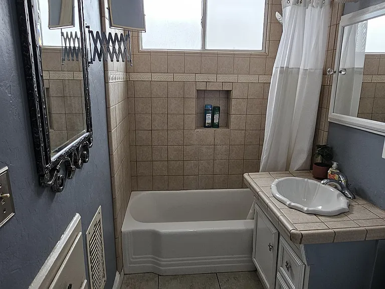 2451 Graydon Ave — Photo 13