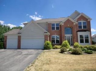 25008 W Prairie Grove Dr, Plainfield, IL 60585
