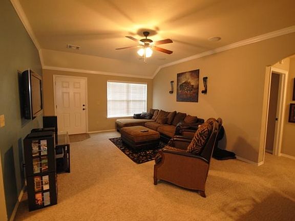 3rd image of 515 E Hillcrest Ln