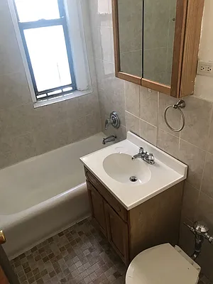 Rented by PMG Real Estate  | media 6