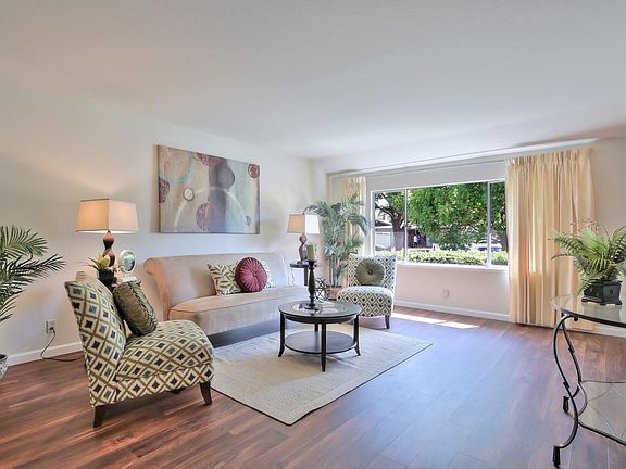 3rd image of 5472 Woodhurst Ln
