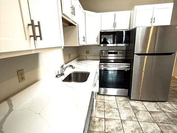 5th image of 4 Lockwood Rd