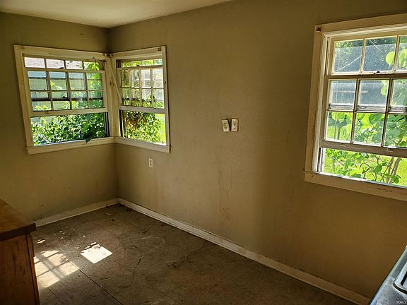 5th image of 1613 Huey St
