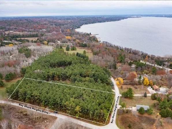 Bay Shore Heights Cir, Sturgeon Bay, WI 54235