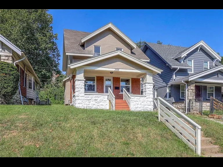 2930 Bales Ave — Photo 2