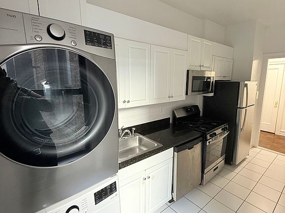 4th image of 206 W 104th St APT 54