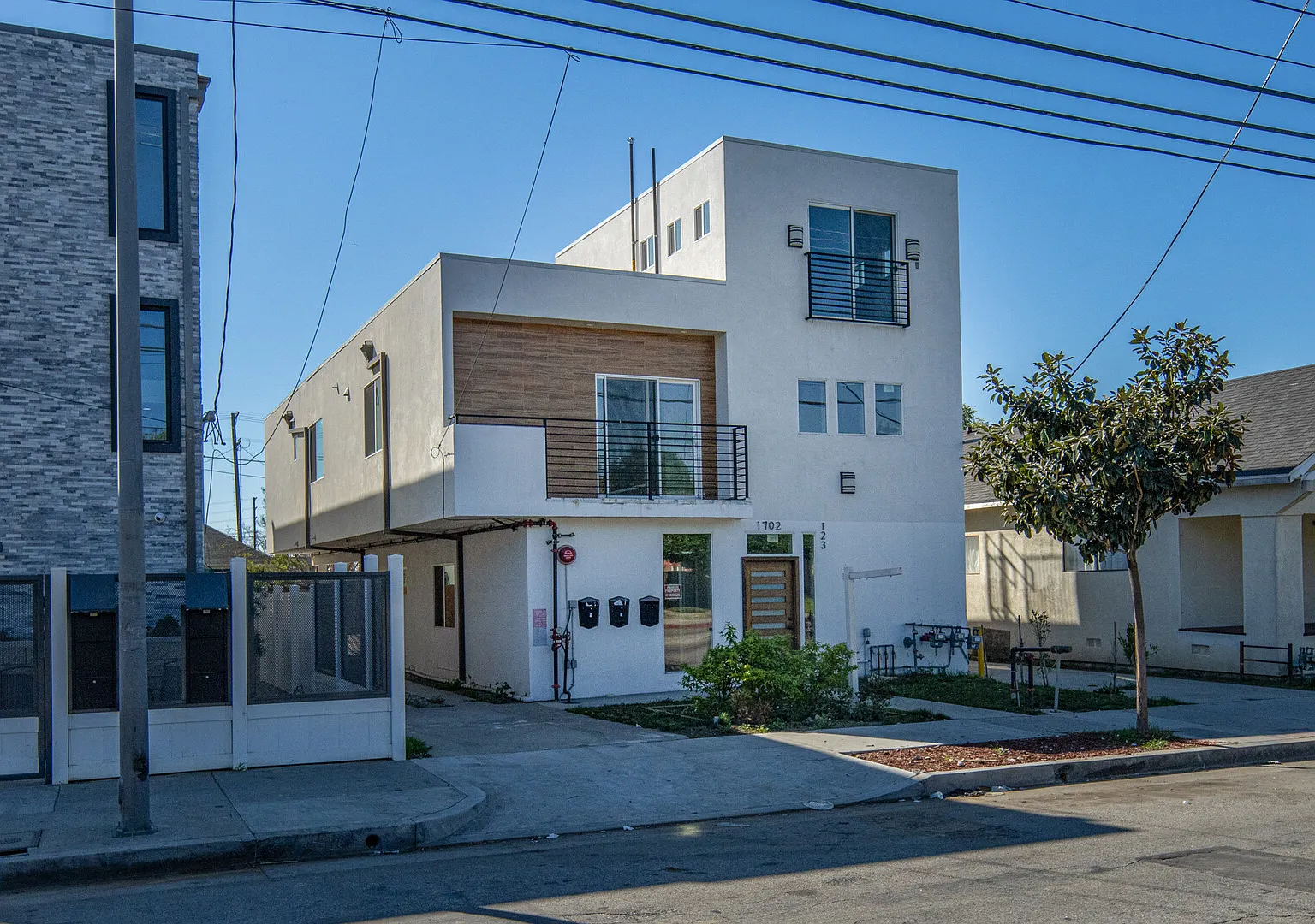 Jefferson Blvd - Unit 3 — Photo 1