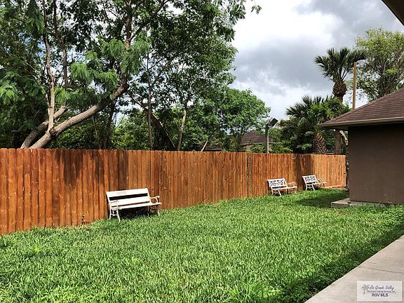 4th image of 484 Palm Haven Dr