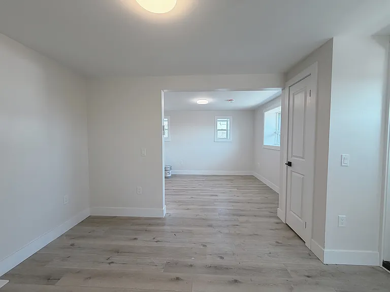 22 Grant Ave — Photo 3