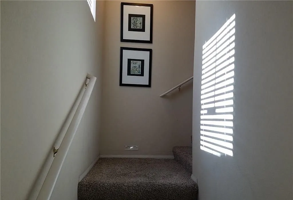 1 bed, 821 sqft, $1,300 — Photo 4