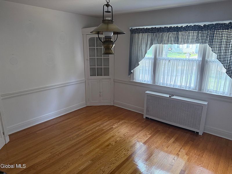 5th image of 2040 Baker Avenue