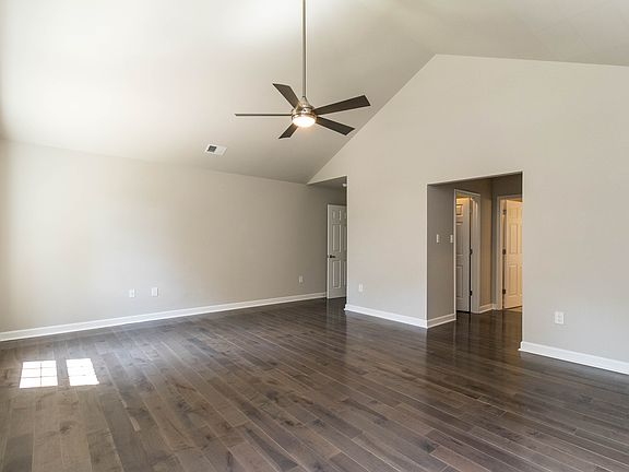 3rd image of 1304 Washington Dr