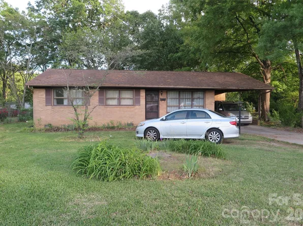 419 S Church St, Lowell, NC 28098