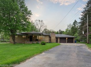 14094 Placid Dr, Holly, MI 48442