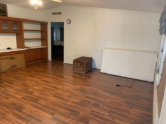 5th image of 5835 Hines Dr