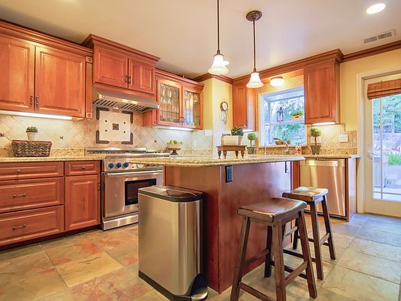 5th image of 59 W Summit Dr