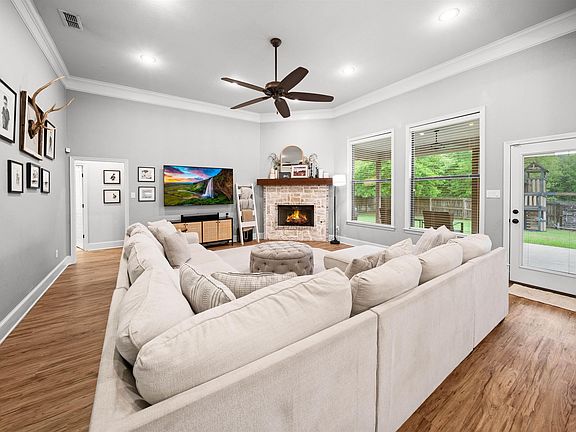 4th image of 1013 Crescent Hill Ct