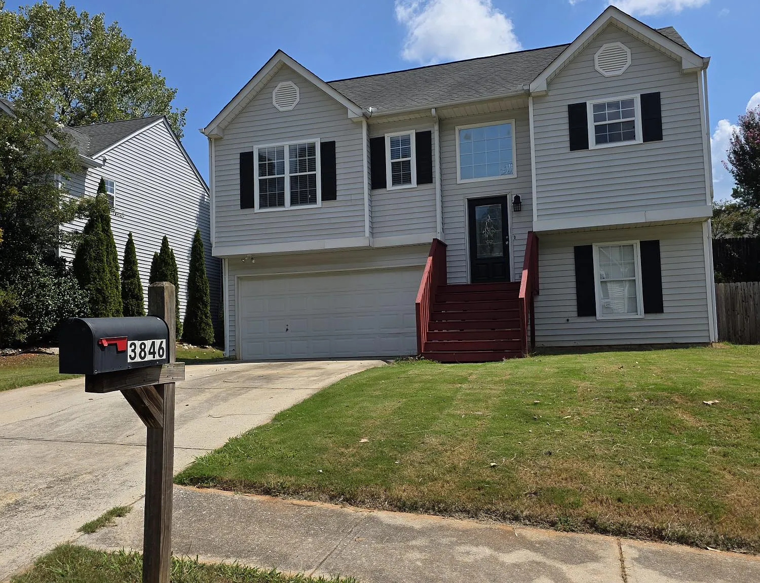 3 bed, 1349 sqft, $2,095 — Photo 2